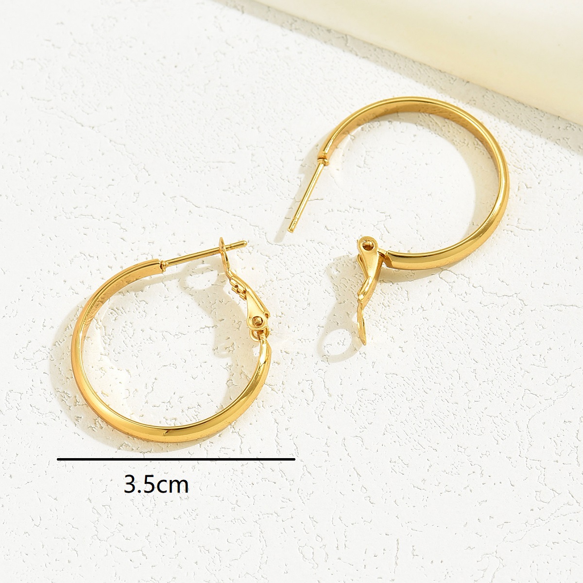 1 Pair IG Style Basic Round Plating 201 Stainless Steel 18K Gold Plated Earrings display picture 1