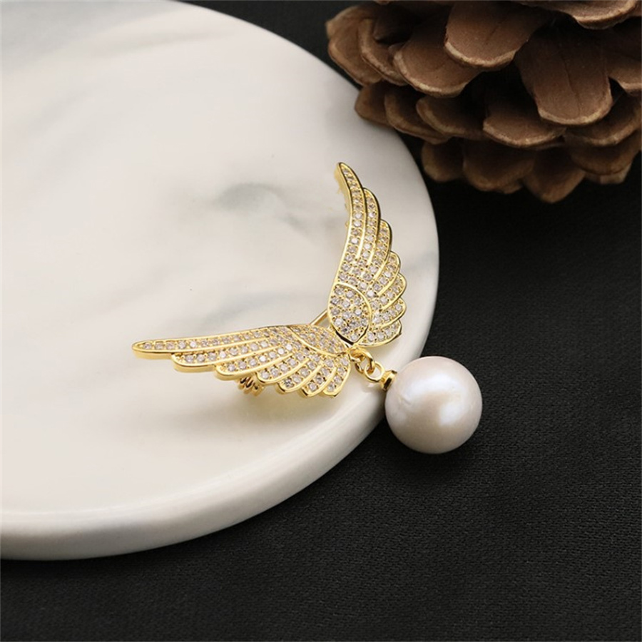 Elegant Wings Alloy Pearl Rhinestones Women's Brooches display picture 5