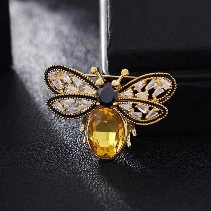 Vintage Style Bee Alloy Women's Brooches 1 Piece display picture 11