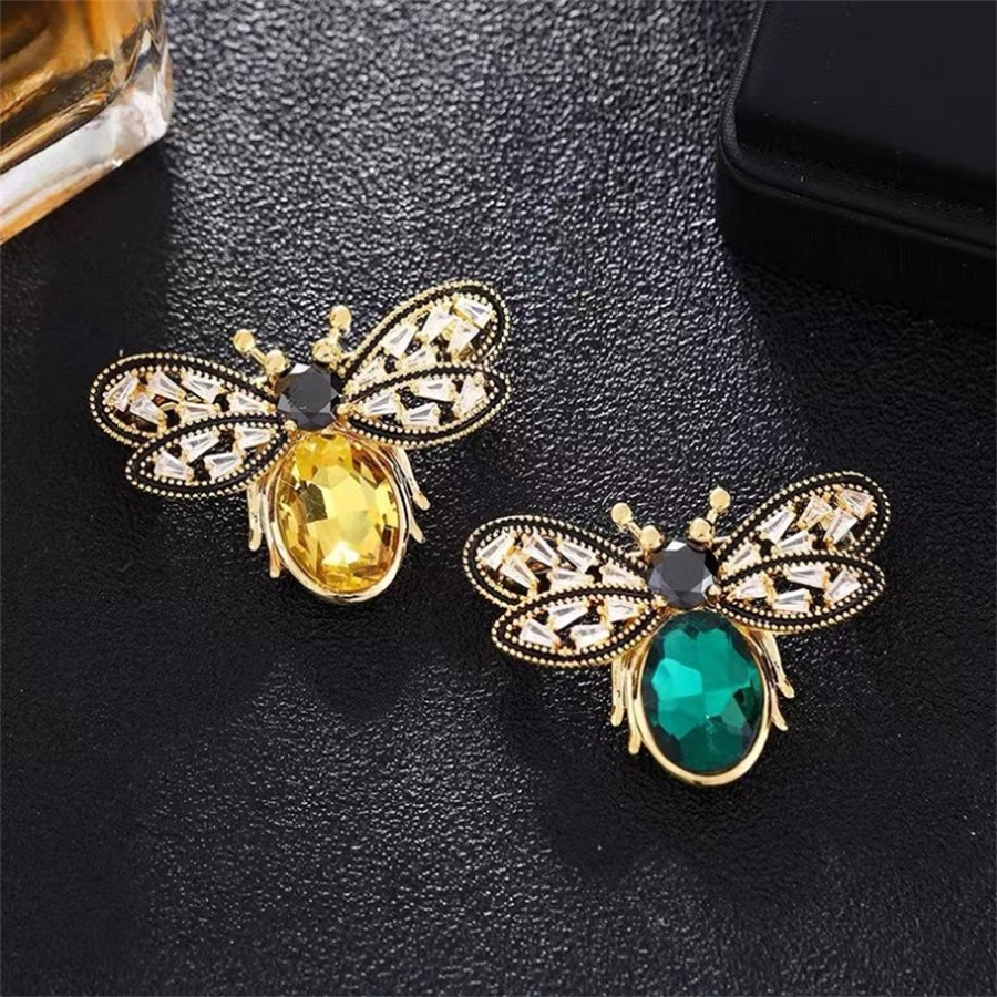 Vintage Style Bee Alloy Women's Brooches 1 Piece display picture 10
