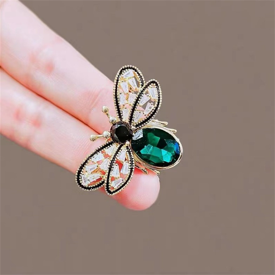 Vintage Style Bee Alloy Women's Brooches 1 Piece display picture 1