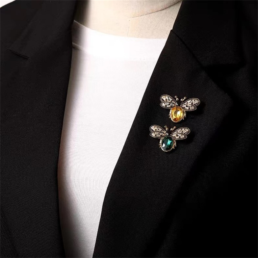 Vintage Style Bee Alloy Women's Brooches 1 Piece display picture 3