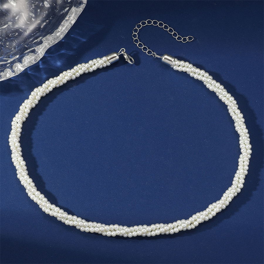 Elegant Solid Color Imitation Pearl Women's Necklace display picture 3