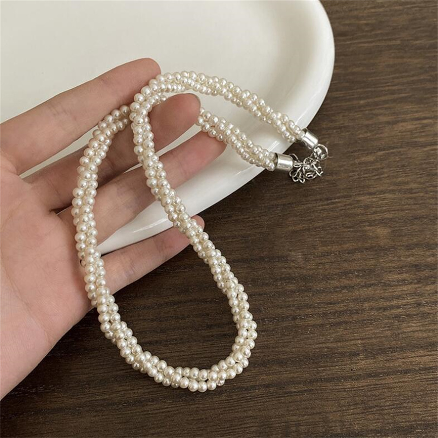 Elegant Solid Color Imitation Pearl Women's Necklace display picture 6