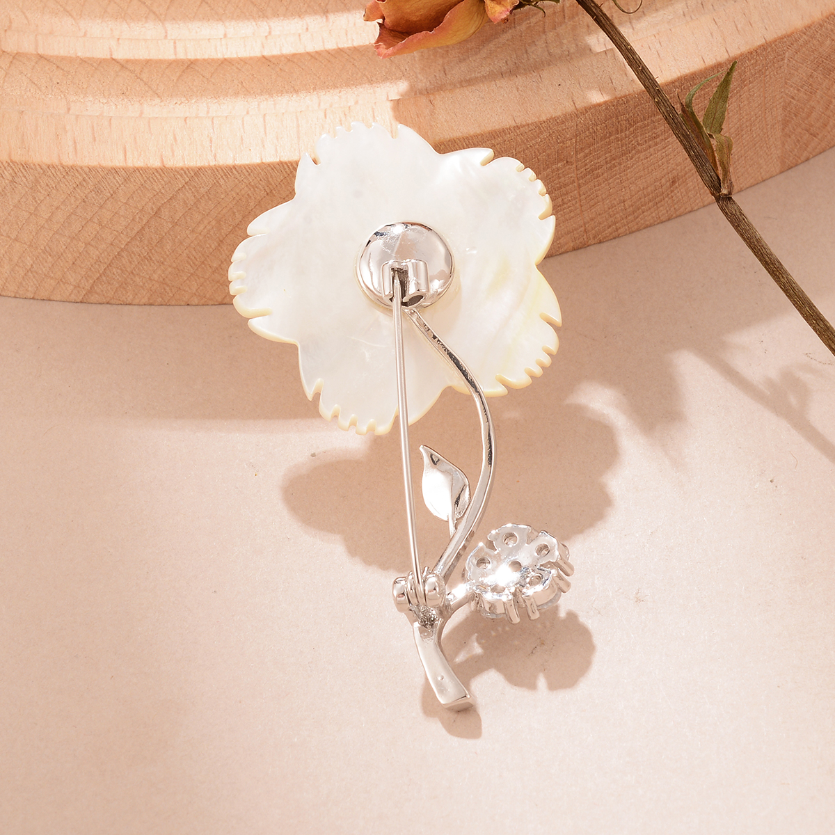 Elegant Glam Krone Feder Blume Kupfer Überzug Inlay Künstliche Perlen Zirkon Frau Broschen 1 Stück display picture 7
