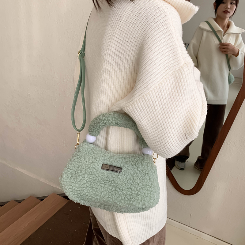 Women's Plush Solid Color Cute Classic Style Sewing Thread Square Zipper Handbag display picture 3