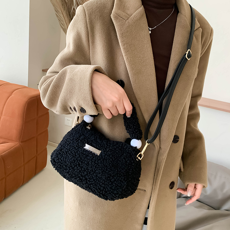 Women's Plush Solid Color Cute Classic Style Sewing Thread Square Zipper Handbag display picture 2