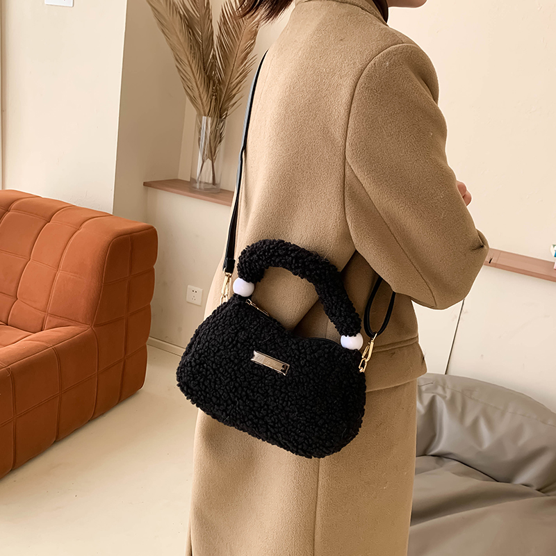 Women's Plush Solid Color Cute Classic Style Sewing Thread Square Zipper Handbag display picture 8