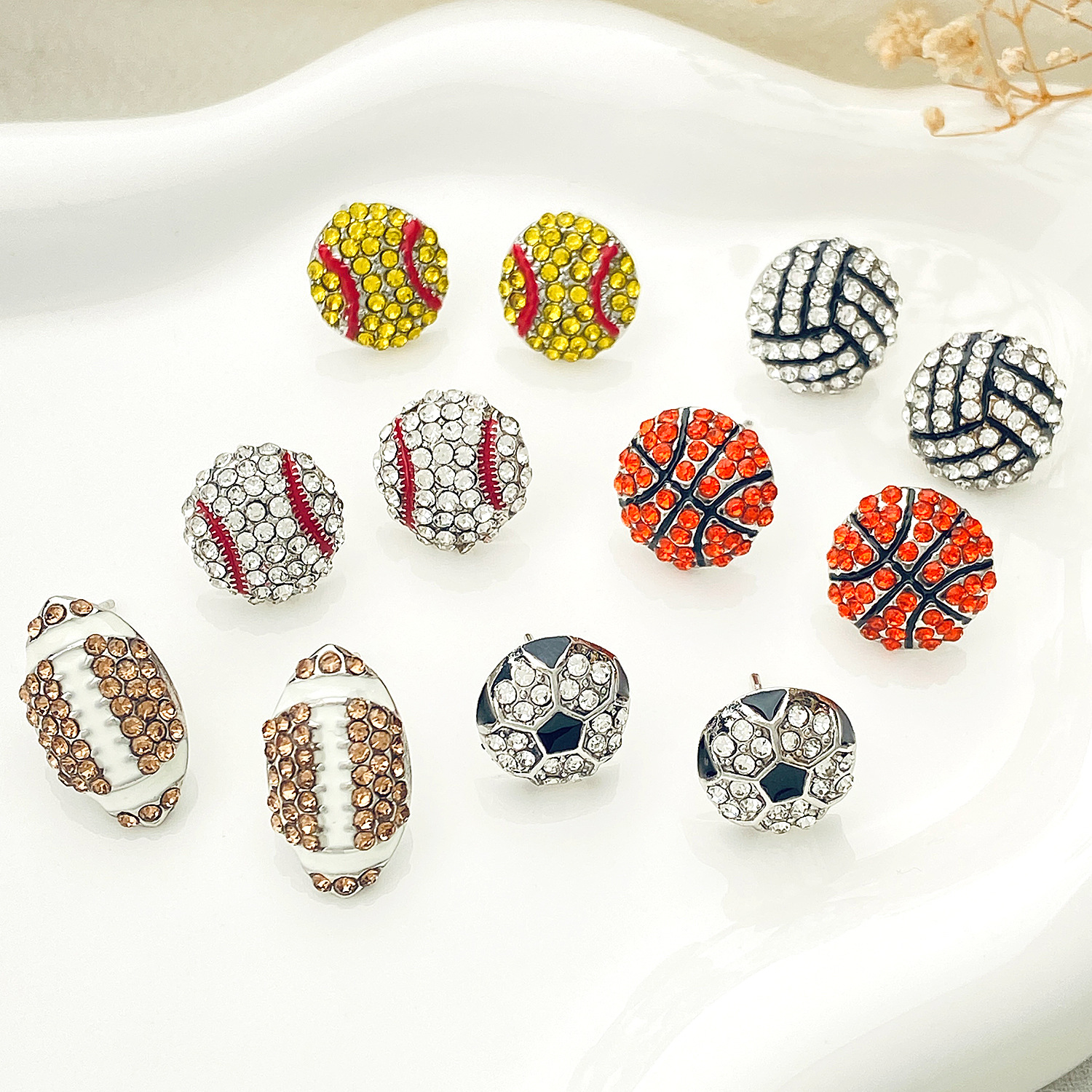 1 Pair Streetwear Sports Basketball Football Inlay Alloy Artificial Diamond Ear Studs display picture 1