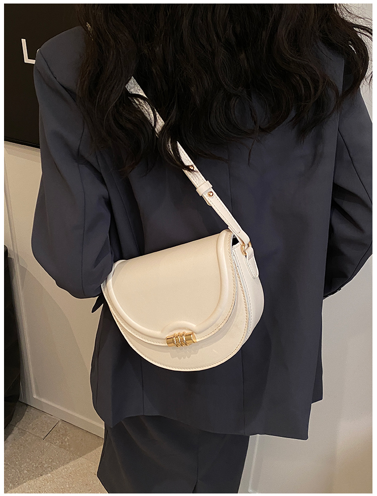 Women's Pu Solid Color Classic Style Sewing Thread Saddle Shape Magnetic Buckle Shoulder Bag display picture 17