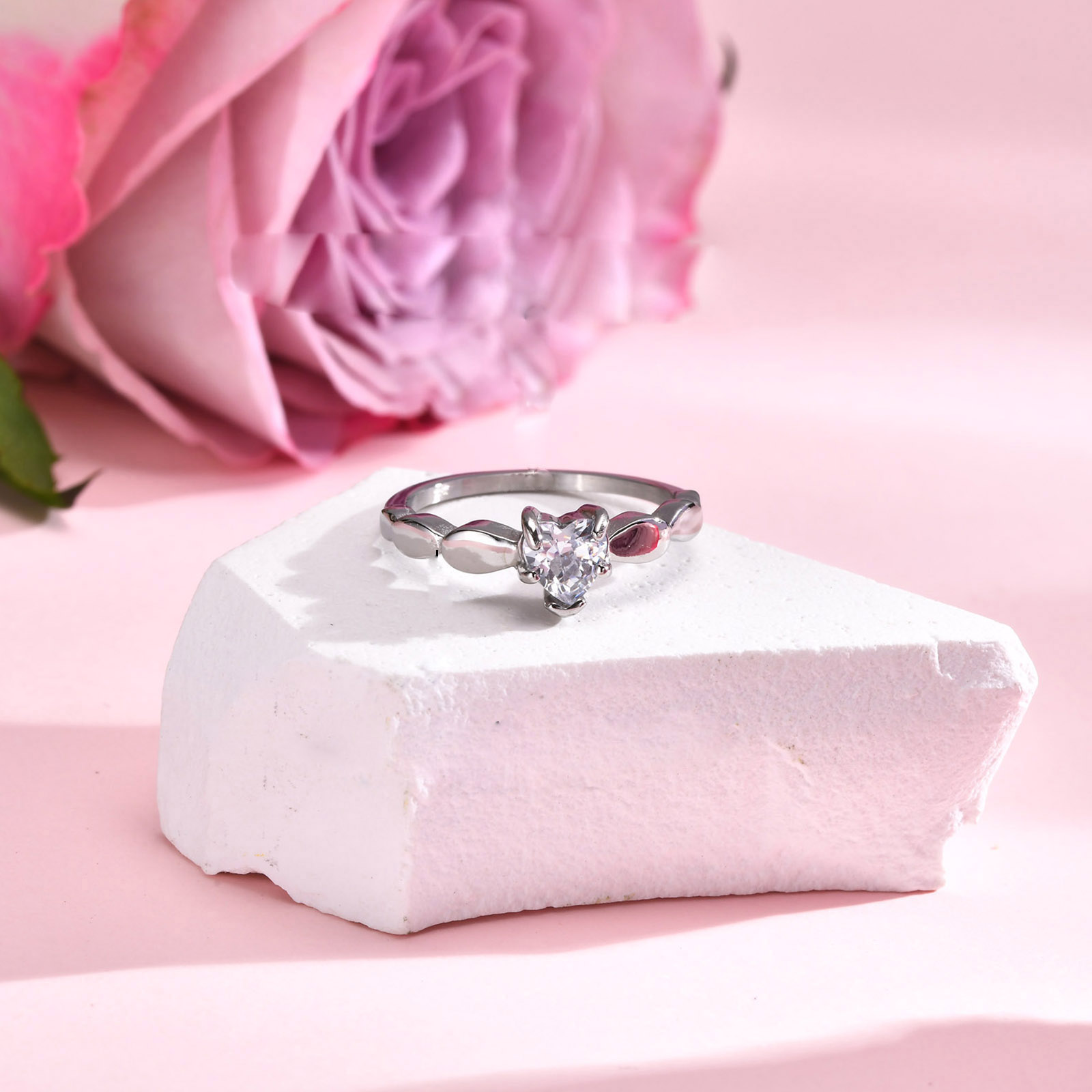 304 Stainless Steel Romantic Simple Style Heart Shape Zircon Rings display picture 2