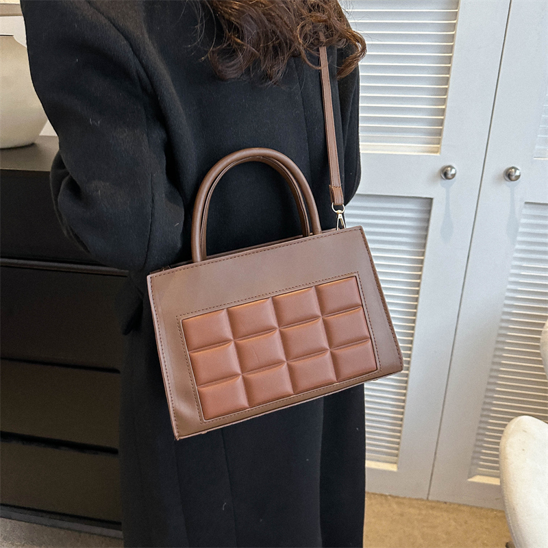 Women's Pu Leather Solid Color Vintage Style Classic Style Square Zipper Handbag display picture 5
