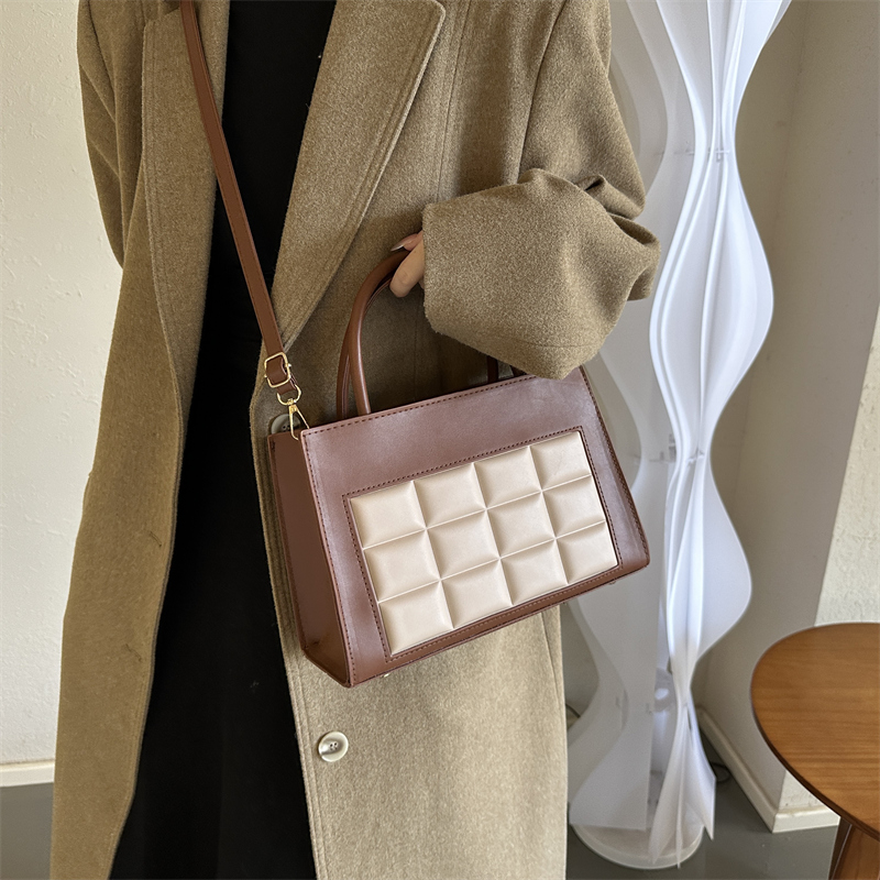 Frau Pu-leder Einfarbig Vintage-stil Klassischer Stil Quadrat Reißverschluss Handtasche display picture 1