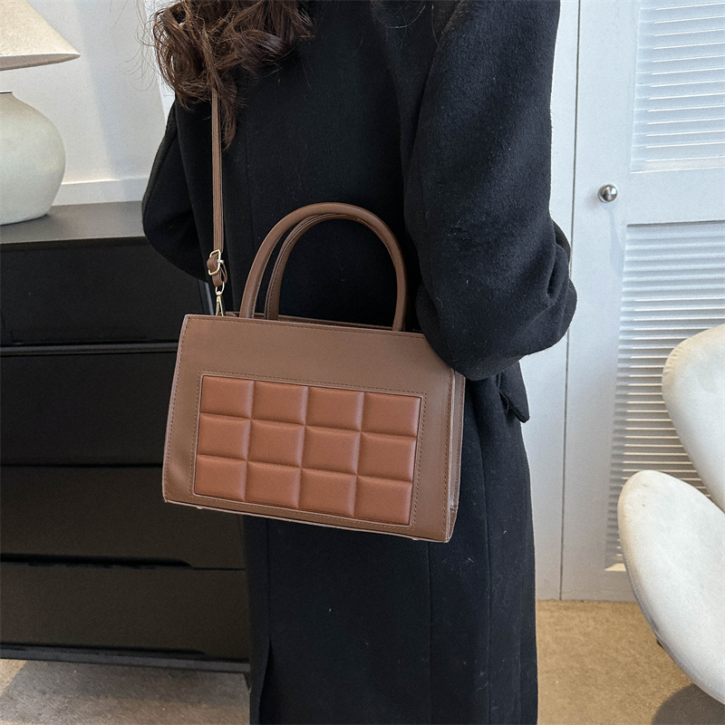 Women's Pu Leather Solid Color Vintage Style Classic Style Square Zipper Handbag display picture 10