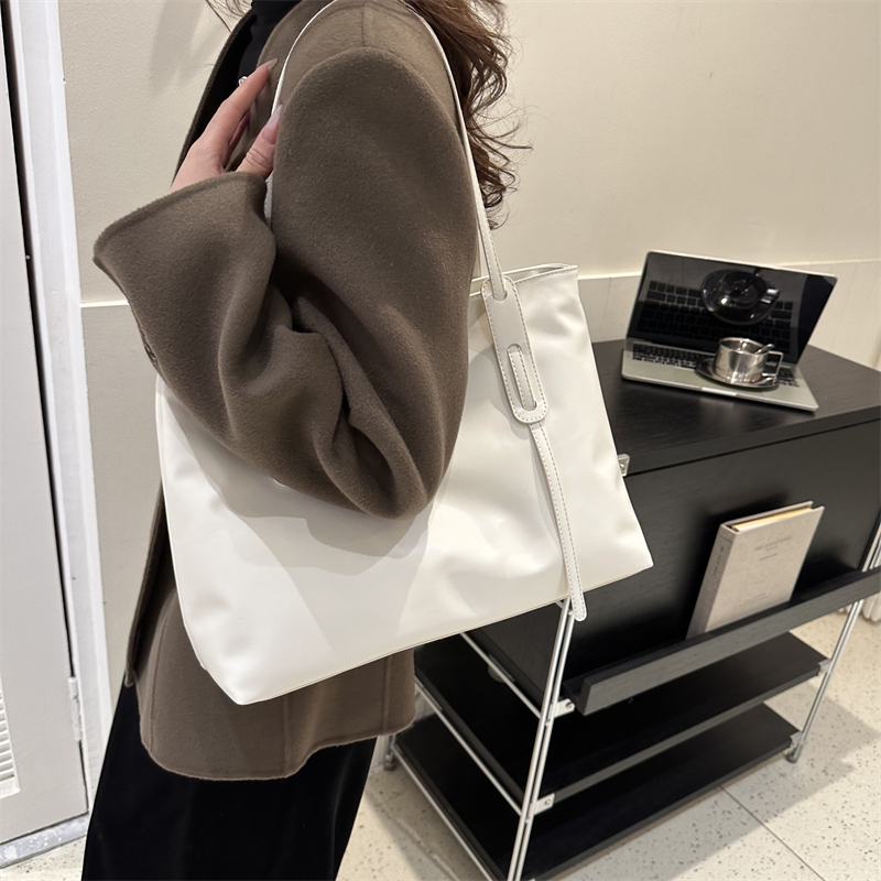 Women's Pu Leather Solid Color Vintage Style Classic Style Square Zipper Shoulder Bag display picture 12