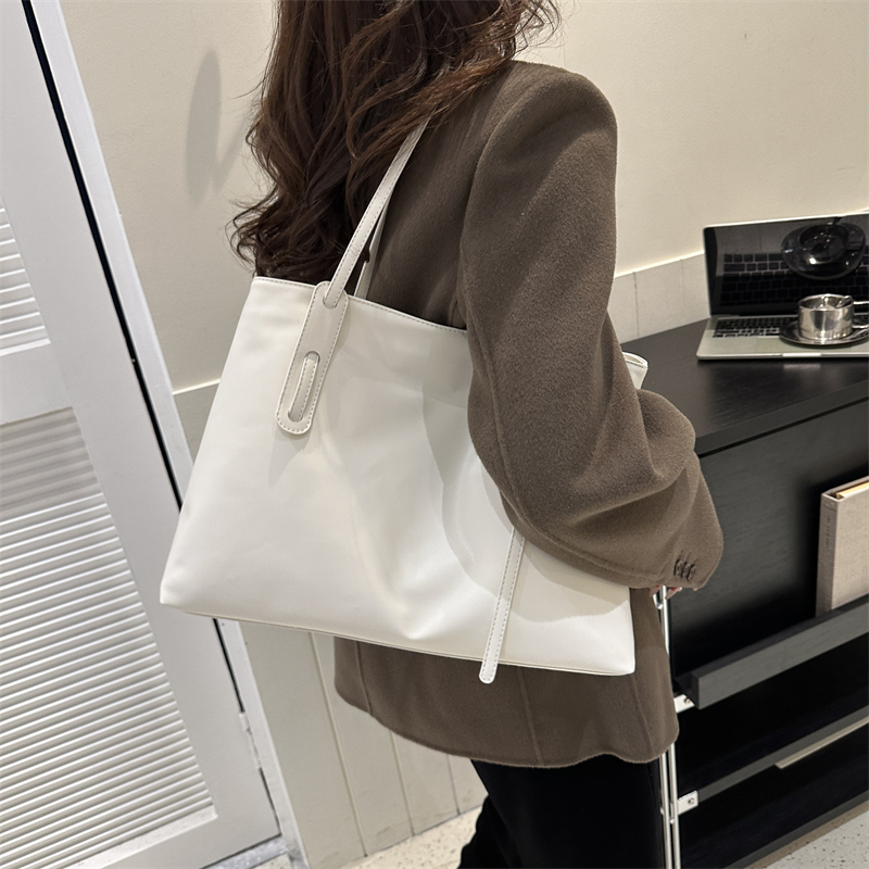 Women's Pu Leather Solid Color Vintage Style Classic Style Square Zipper Shoulder Bag display picture 10