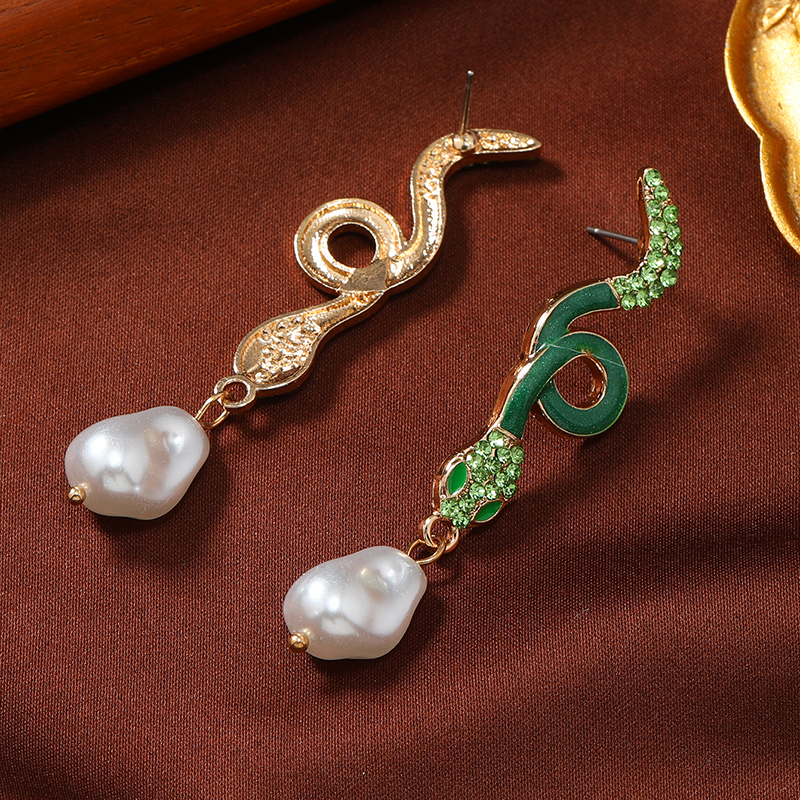 1 Pair Casual Elegant Snake Alloy Rhinestones Drop Earrings display picture 8
