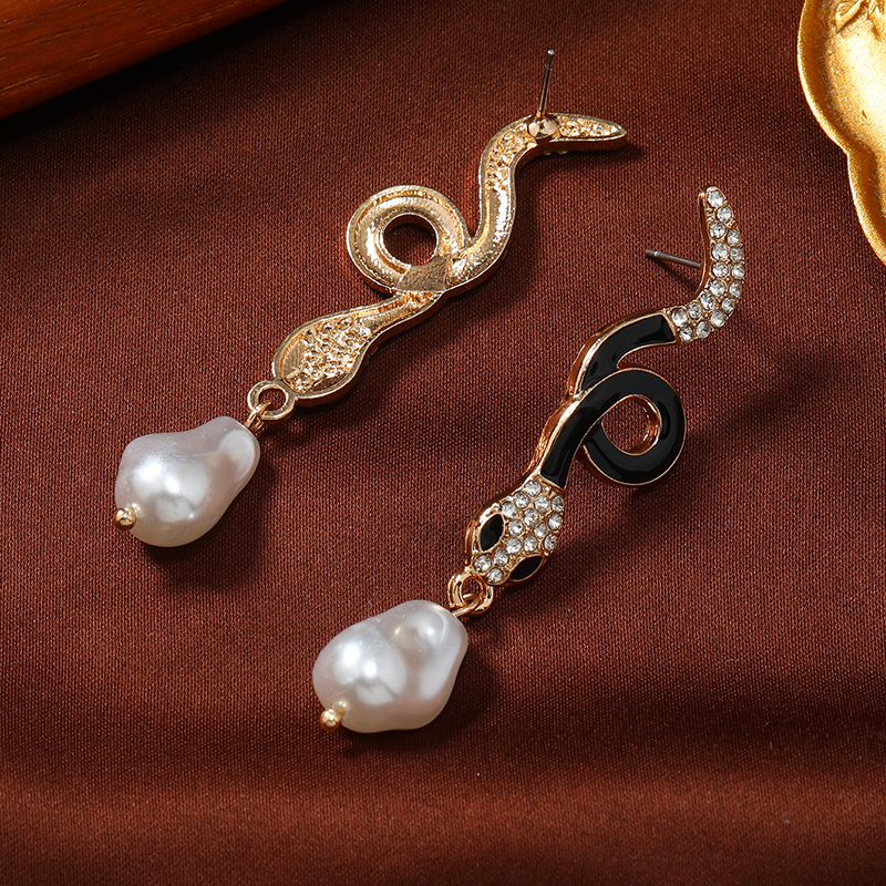 1 Pair Casual Elegant Snake Alloy Rhinestones Drop Earrings display picture 9