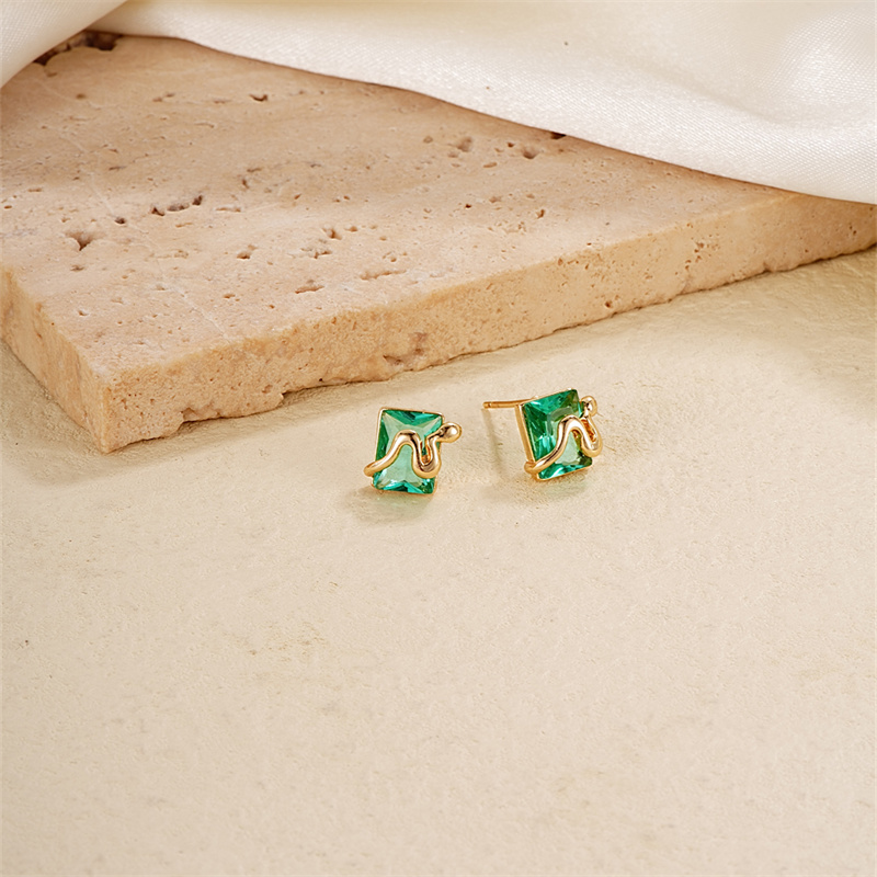 1 Pair Casual Simple Style Snake Copper Zircon K Gold Plated Ear Studs display picture 1