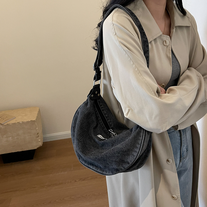 Women's Denim Solid Color Classic Style Square Zipper Shoulder Bag display picture 14
