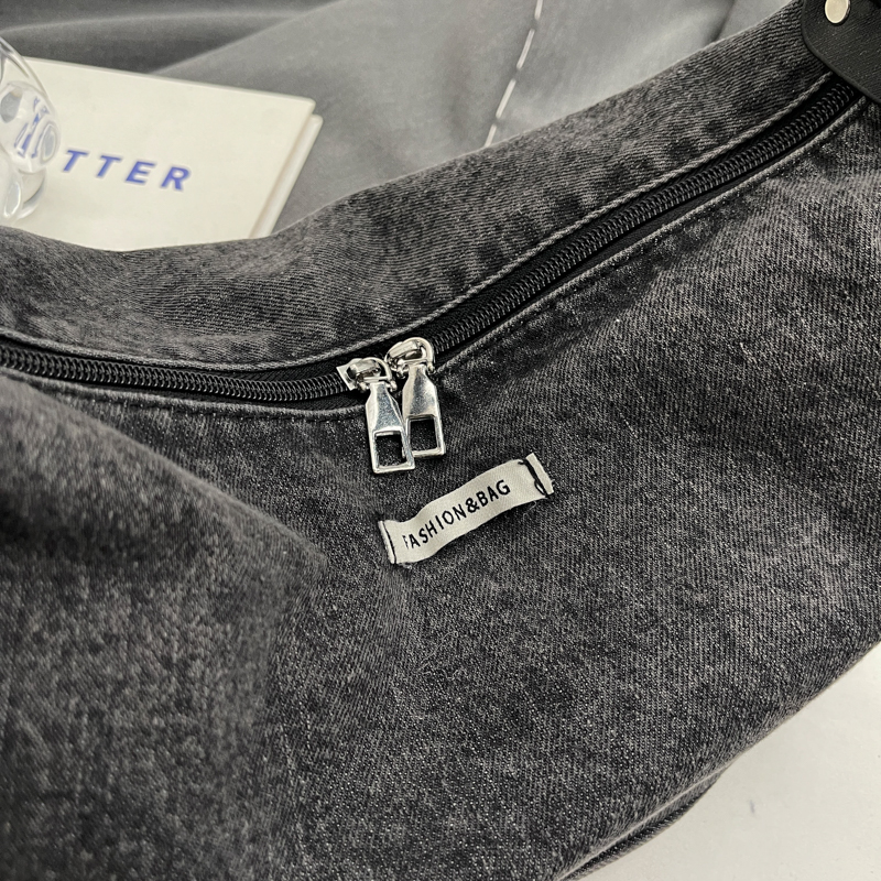 Women's Denim Solid Color Classic Style Square Zipper Shoulder Bag display picture 21