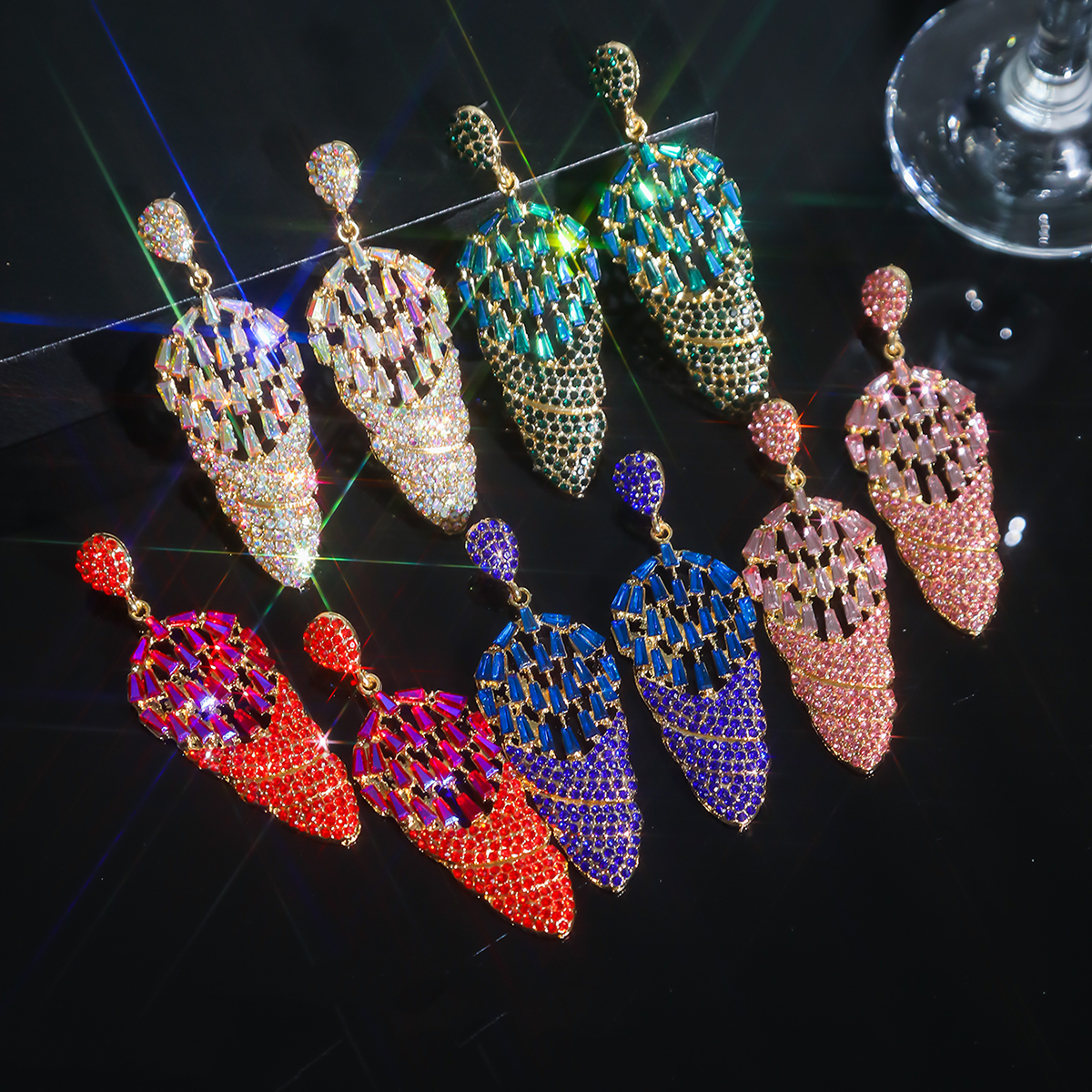 1 Pair Luxurious Shiny Geometric Plating Inlay Alloy Rhinestones Zircon Silver Plated Drop Earrings display picture 1