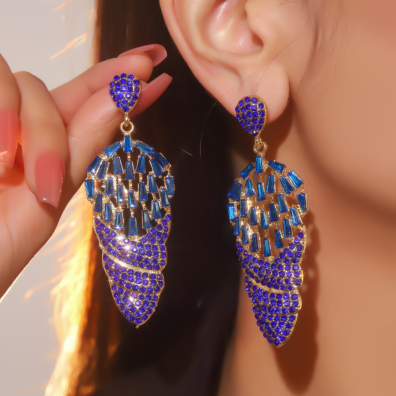 1 Pair Luxurious Shiny Geometric Plating Inlay Alloy Rhinestones Zircon Silver Plated Drop Earrings display picture 3