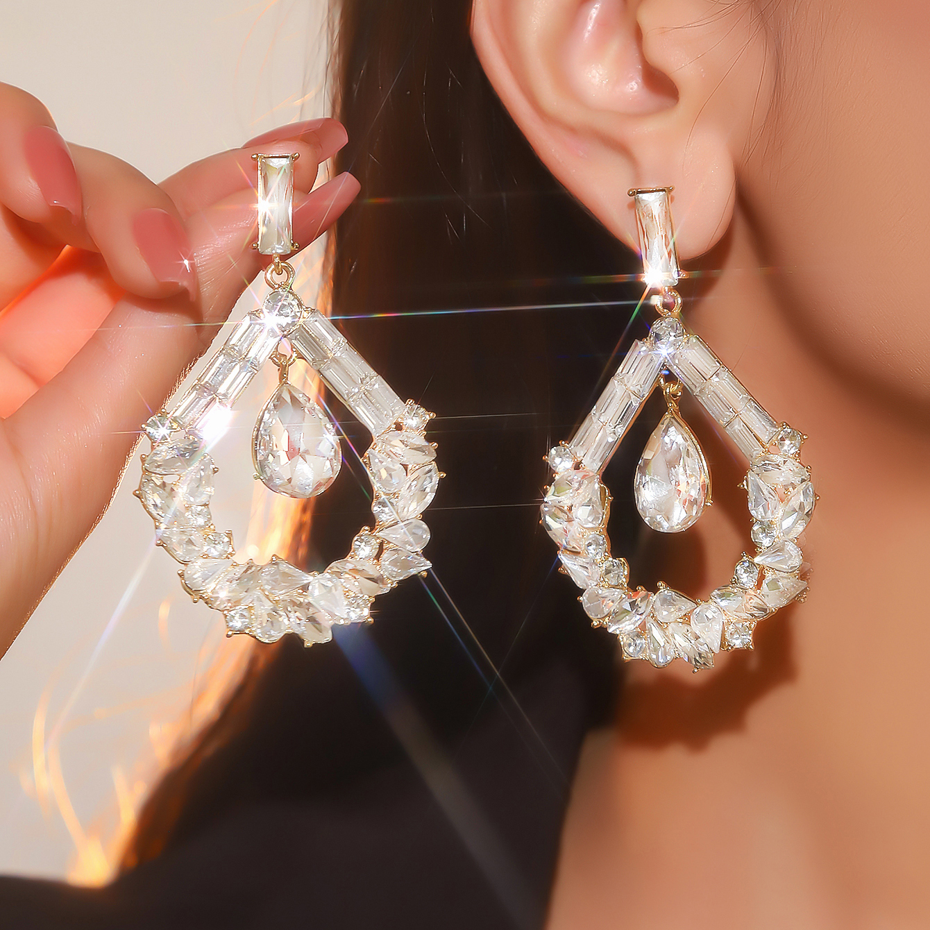 1 Pair Elegant Luxurious Geometric Water Droplets Plating Inlay Alloy Rhinestones Zircon Silver Plated Drop Earrings display picture 1