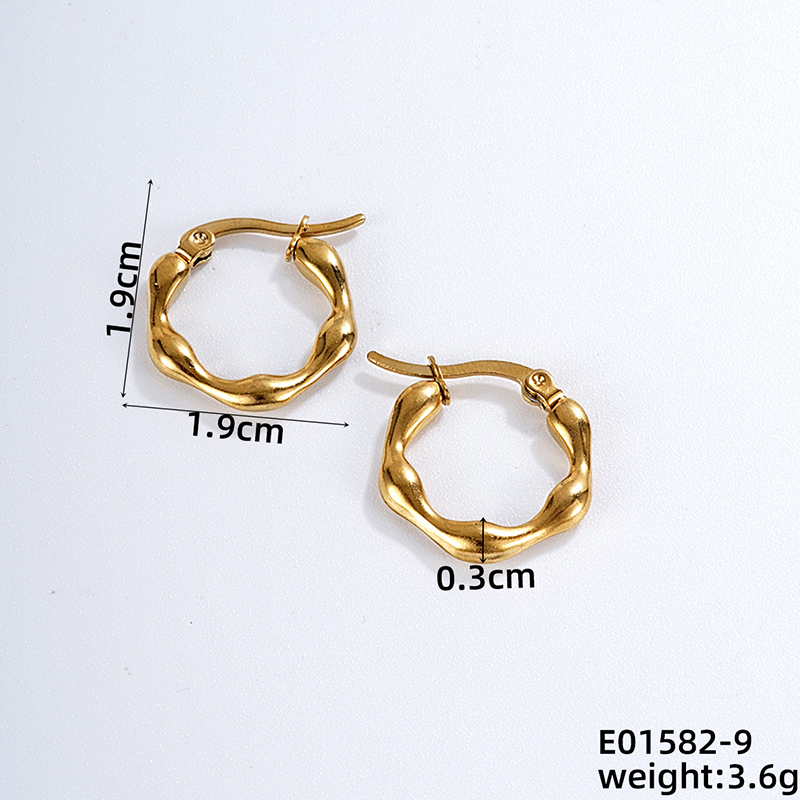 1 Pair Casual Simple Style Geometric Irregular 304 Stainless Steel K Gold Plated Hoop Earrings display picture 7
