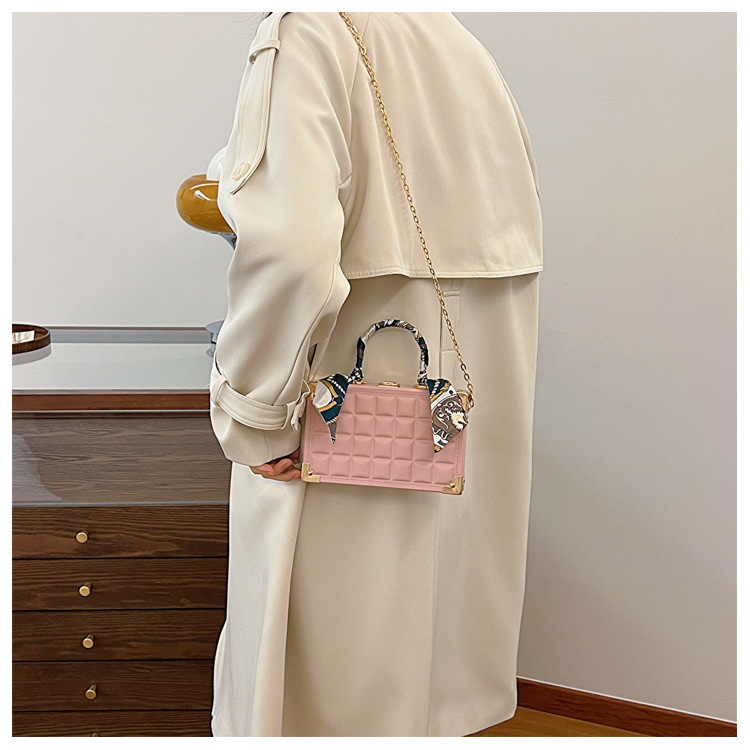 Women's Small Pu Leather Color Block Vintage Style Square Lock Clasp Handbag display picture 2