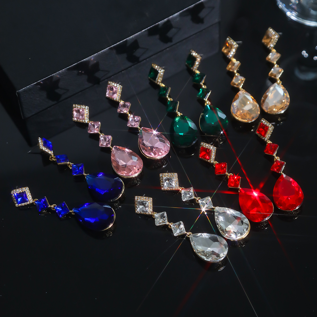 1 Pair Elegant Luxurious Water Droplets Rhombus Plating Inlay Alloy Rhinestones Zircon Silver Plated Drop Earrings display picture 3