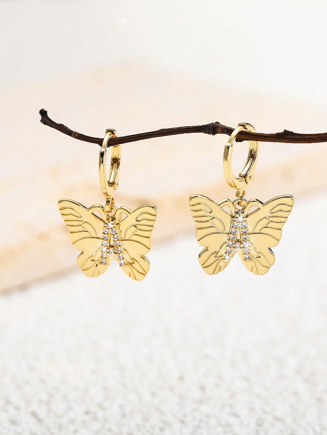 1 Pair Cute Classic Style Letter Butterfly Plating Inlay Copper Zircon 18k Gold Plated Drop Earrings display picture 1