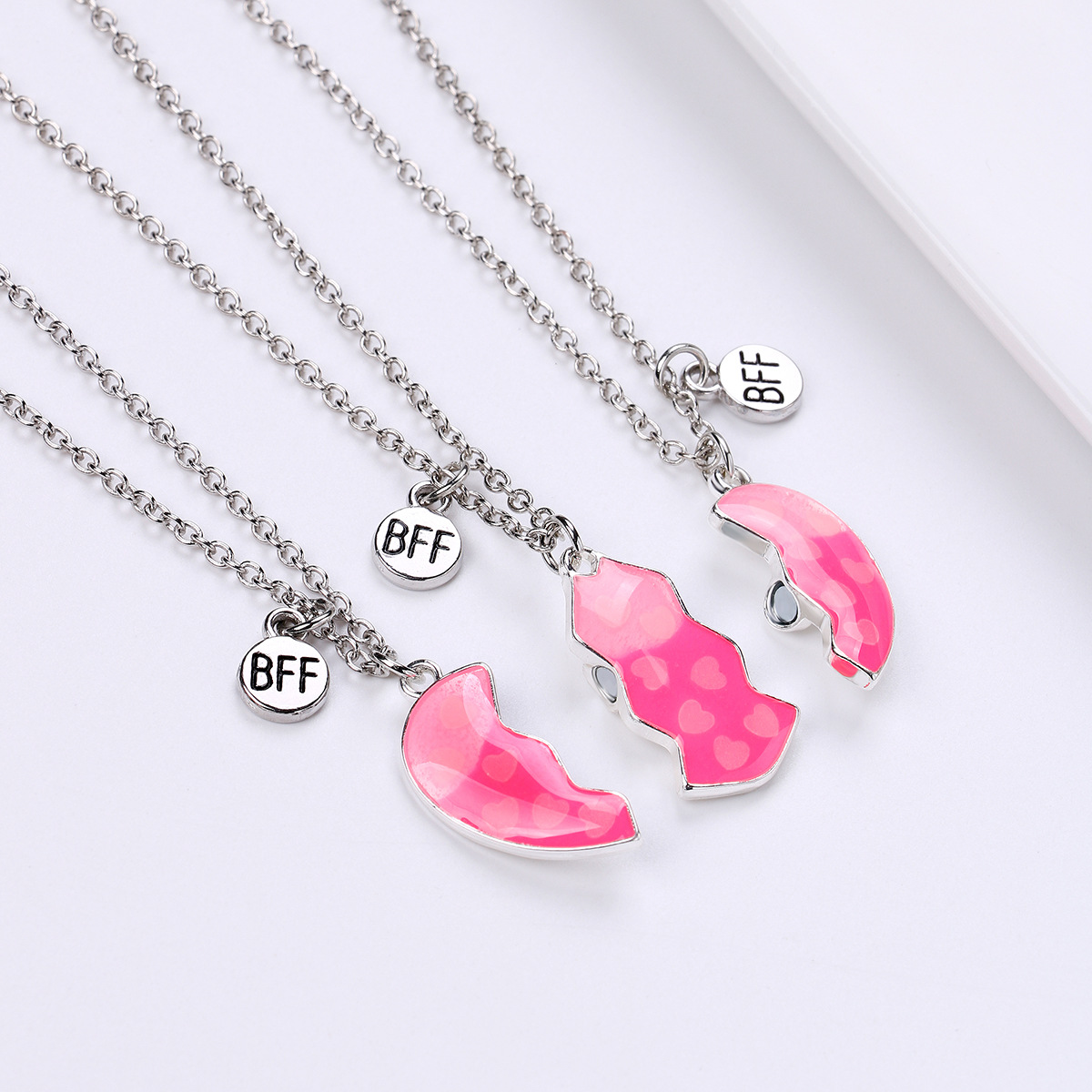 Wholesale Jewelry Casual Cute Heart Shape Butterfly Alloy Pendant Necklace display picture 2