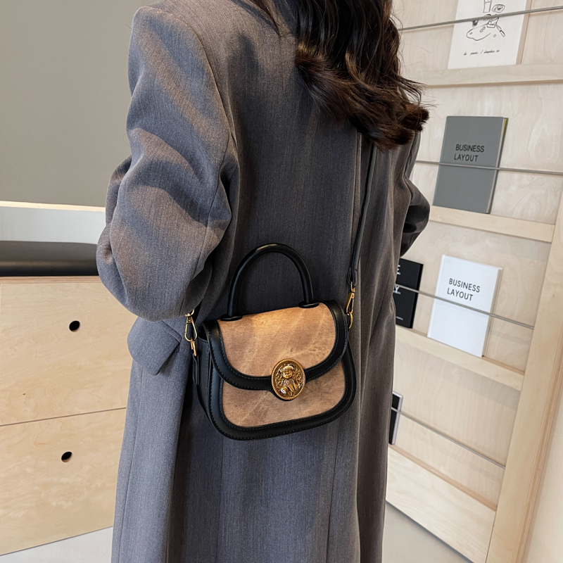 Women's Pu Solid Color Classic Style Sewing Thread Square Magnetic Buckle Shoulder Bag display picture 14