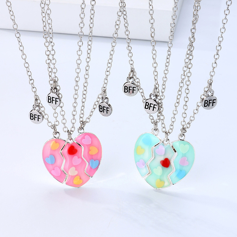 Wholesale Jewelry Casual Cute Heart Shape Smiley Face Alloy Appliques Pendant Necklace display picture 1