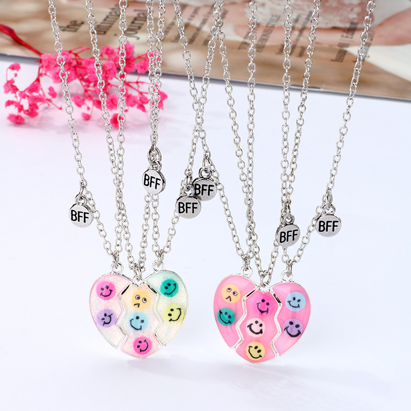 Wholesale Jewelry Casual Cute Heart Shape Smiley Face Alloy Appliques Pendant Necklace display picture 7