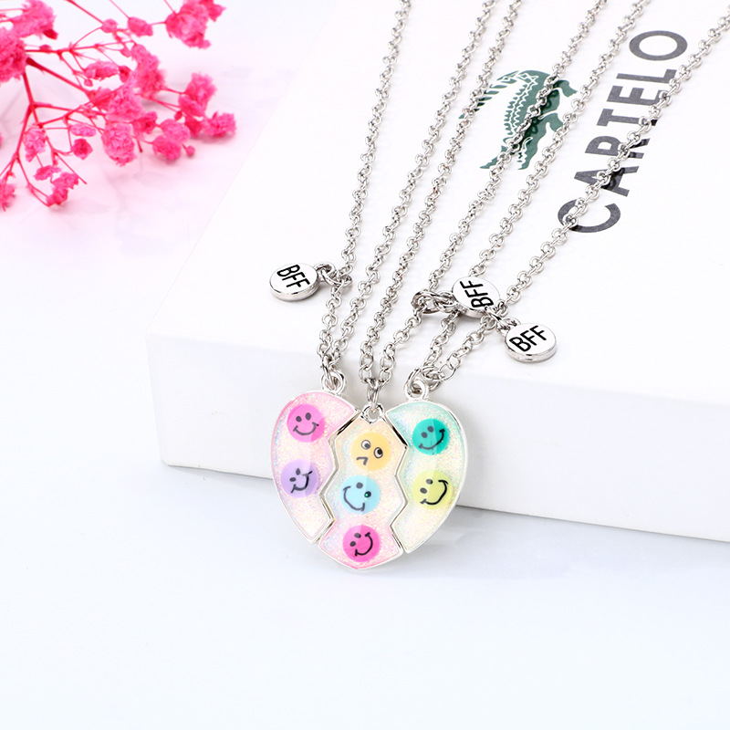 Wholesale Jewelry Casual Cute Heart Shape Smiley Face Alloy Appliques Pendant Necklace display picture 8