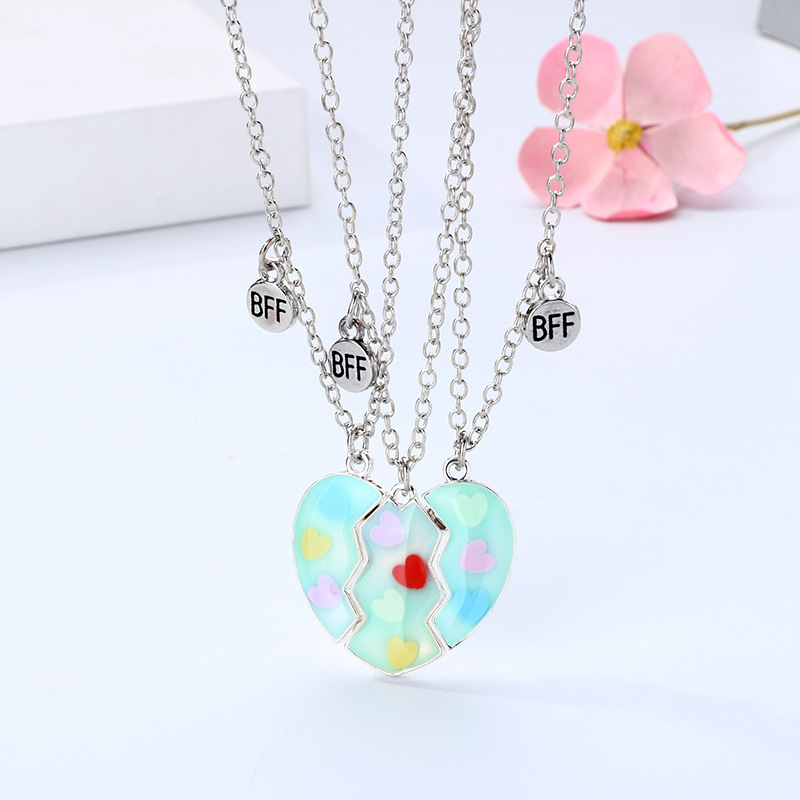 Wholesale Jewelry Casual Cute Heart Shape Smiley Face Alloy Appliques Pendant Necklace display picture 2