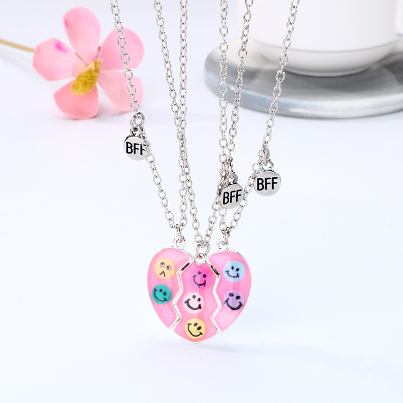 Wholesale Jewelry Casual Cute Heart Shape Smiley Face Alloy Appliques Pendant Necklace display picture 10