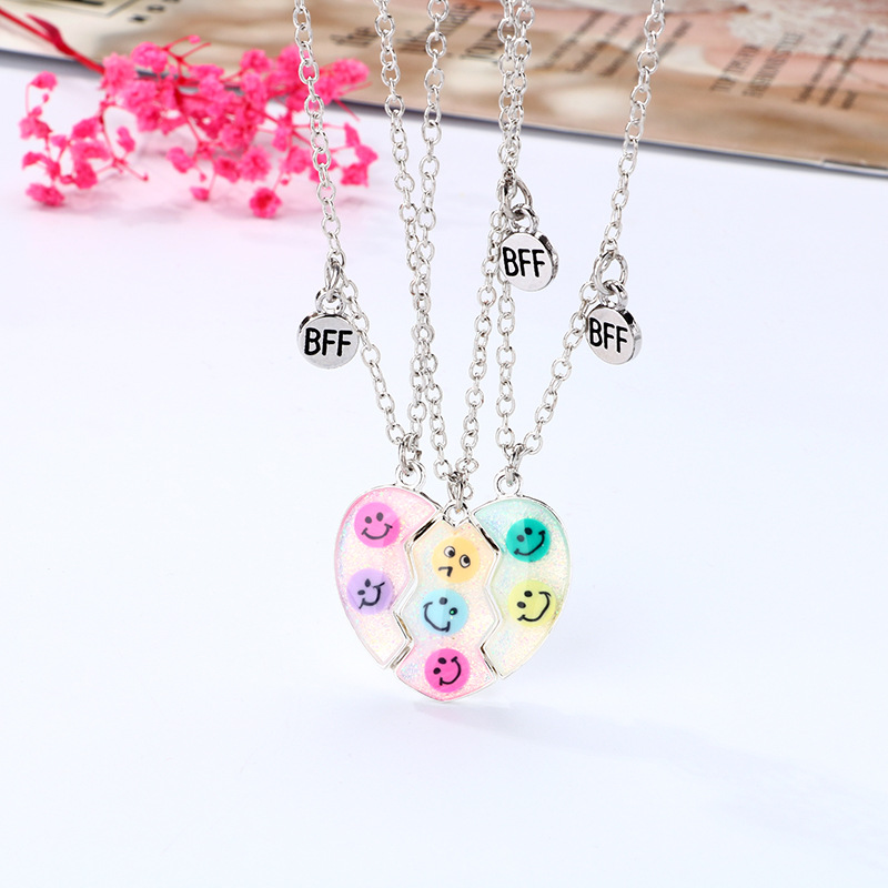 Wholesale Jewelry Casual Cute Heart Shape Smiley Face Alloy Appliques Pendant Necklace display picture 12