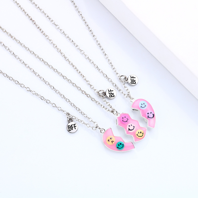 Wholesale Jewelry Casual Cute Heart Shape Smiley Face Alloy Appliques Pendant Necklace display picture 9