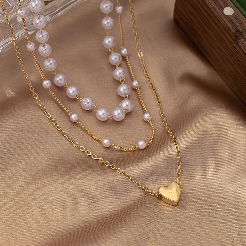 Elegant Simple Style Heart Shape Plastic Zinc Alloy Women's Three Layer Necklace display picture 3