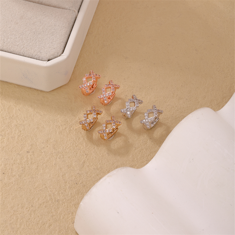 1 Piece Casual Simple Style Geometric Copper Zircon Rose Gold Plated Silver Plated Hoop Earrings display picture 4