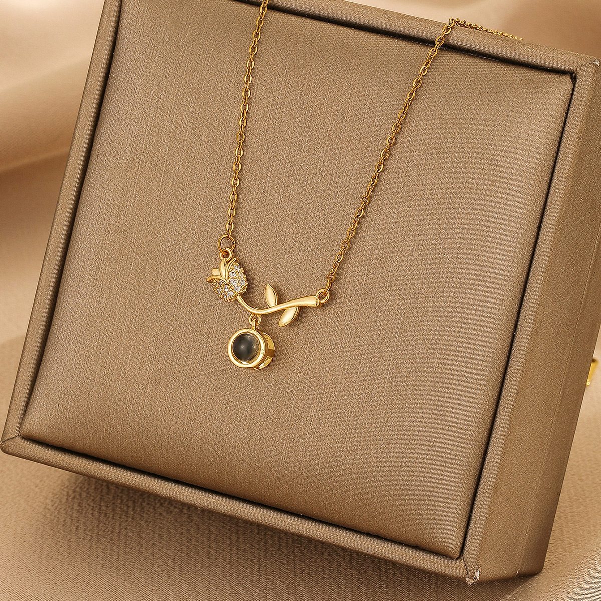 Simple Style Flower Copper 18k Gold Plated Pendant Necklace display picture 2