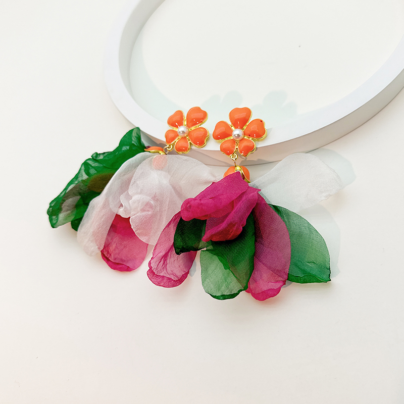 1 Paire Décontractée Fait Main Fleur Placage Alliage Chiffon Perles Artificielles Boucles D'oreilles display picture 13