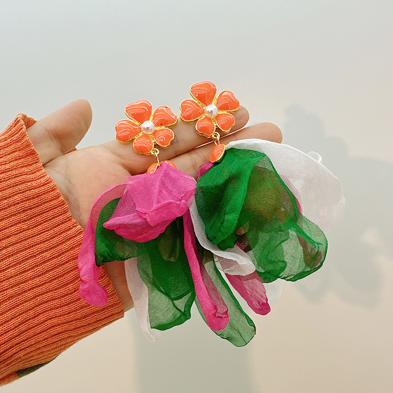 1 Paar Lässig Handgemacht Blume Überzug Legierung Tuch Künstliche Perlen Tropfenohrringe display picture 12