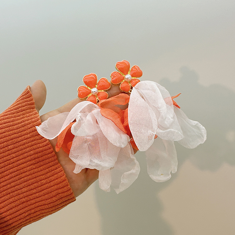 1 Paar Lässig Handgemacht Blume Überzug Legierung Tuch Künstliche Perlen Tropfenohrringe display picture 10