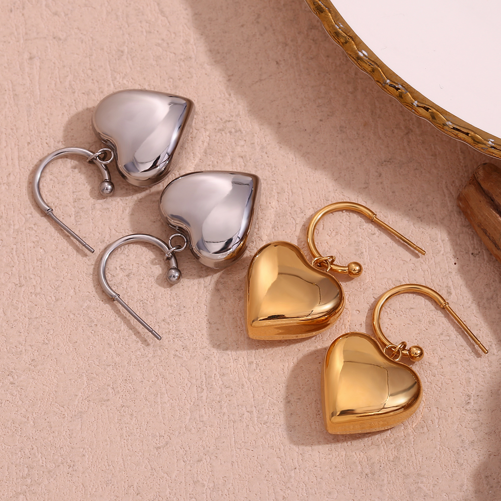1 Pair Simple Style Heart Shape Plating Stainless Steel 18k Gold Plated Drop Earrings display picture 4