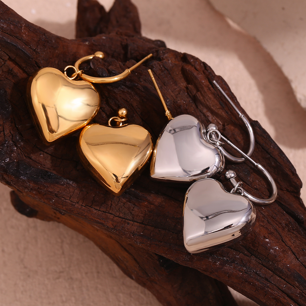 1 Pair Simple Style Heart Shape Plating Stainless Steel 18k Gold Plated Drop Earrings display picture 7