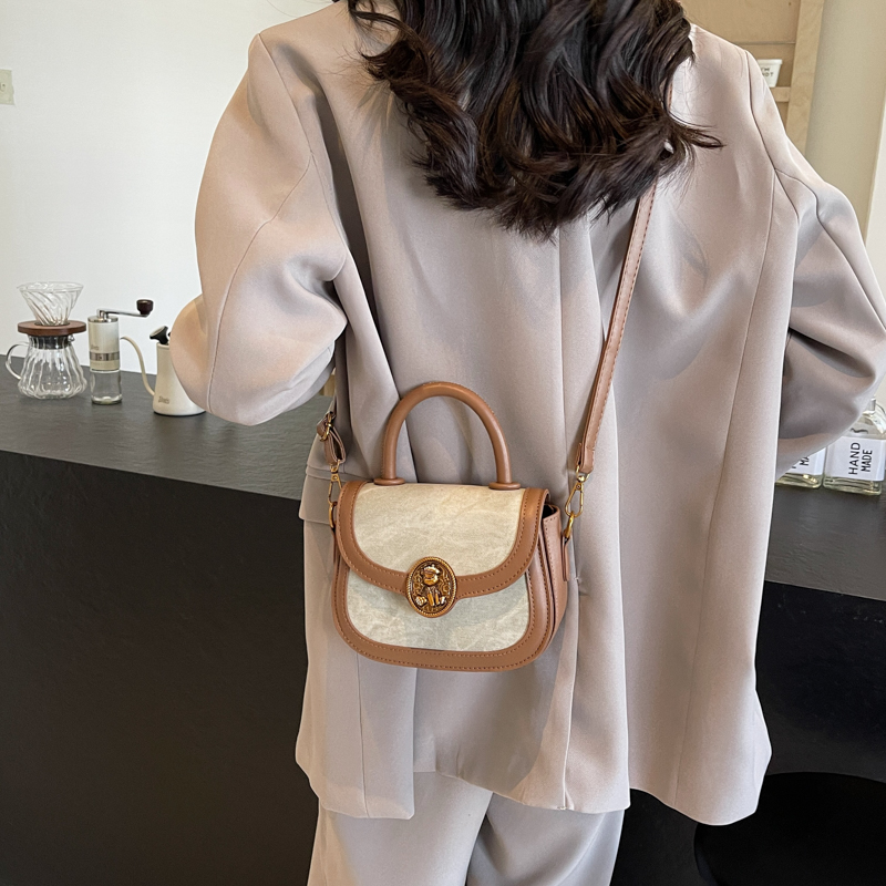 Women's Pu Solid Color Classic Style Sewing Thread Square Magnetic Buckle Shoulder Bag display picture 17